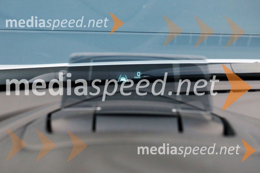 Mazda CX-3 G150 AWD Revolution, nastavljiv Head-Up zaslonMazda CX-3 G150 AWD Revolution, mediaspeed test