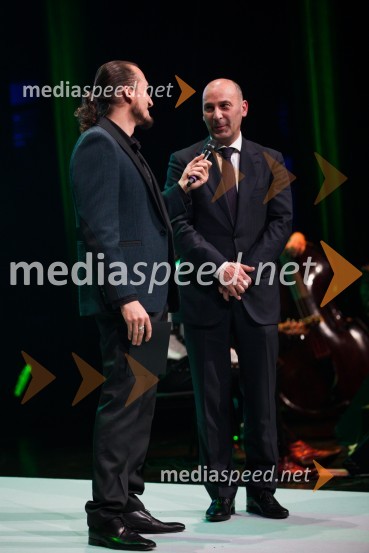  Vid  Valič, stand-up komik, voditelj;  Marjan  Batagelj, predsednik upravnega odbora, Postojnska jama48. podelitev nagrad Gospodarske zbornice Slovenije