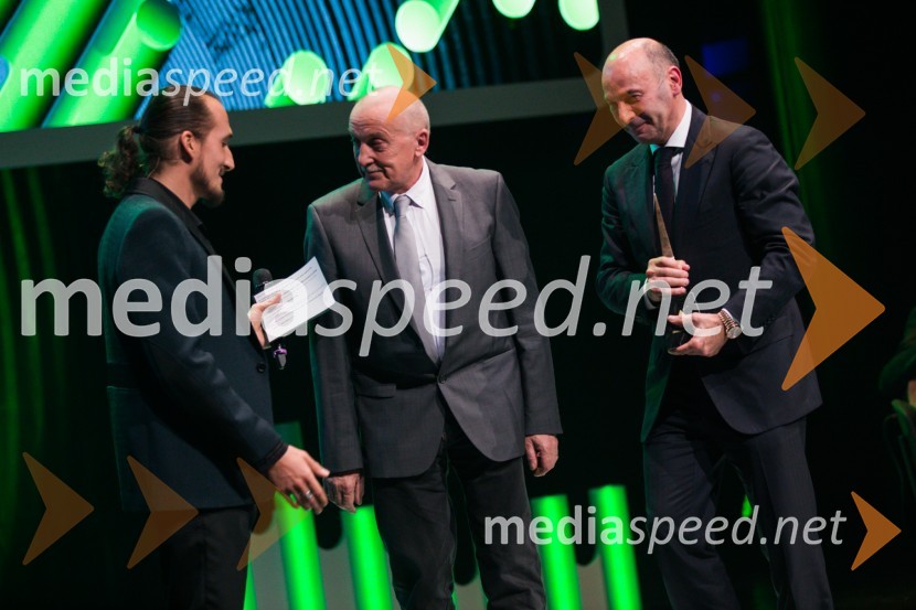  Vid  Valič, stand-up komik, voditelj;  Stanislav  Pupis, računovodja;  Marjan  Batagelj, predsednik upravnega odbora, Postojnska jama48. podelitev nagrad Gospodarske zbornice Slovenije