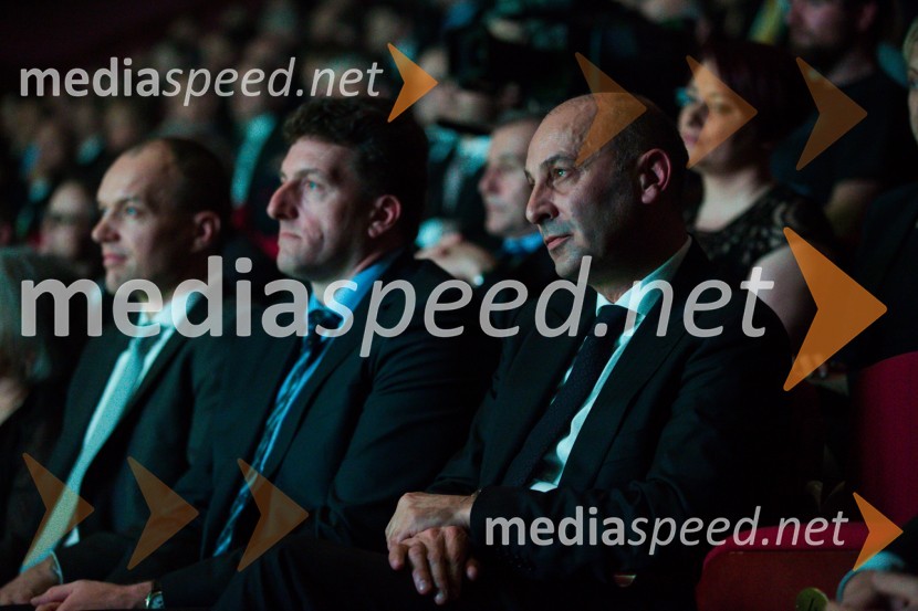  Andrej  Poklič, GKN Driveline Slovenija;  Marjan  Batagelj, predsednik upravnega odbora, Postojnska jama48. podelitev nagrad Gospodarske zbornice Slovenije