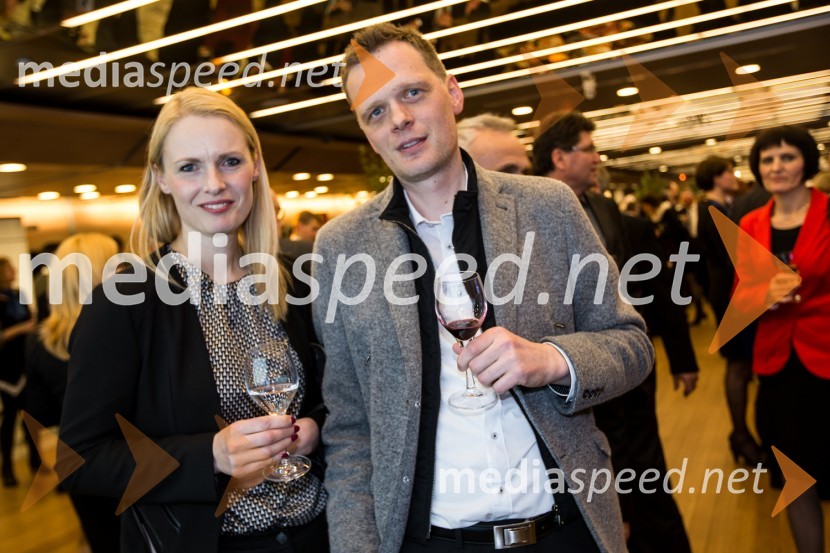 mag. Damjana Pirnar, izvršna direktorica, Mikrografija d.o.o.;  Peter Verščaj, direktor poslovnih rešitev, Mikrografija d.o.o.48. podelitev nagrad Gospodarske zbornice Slovenije