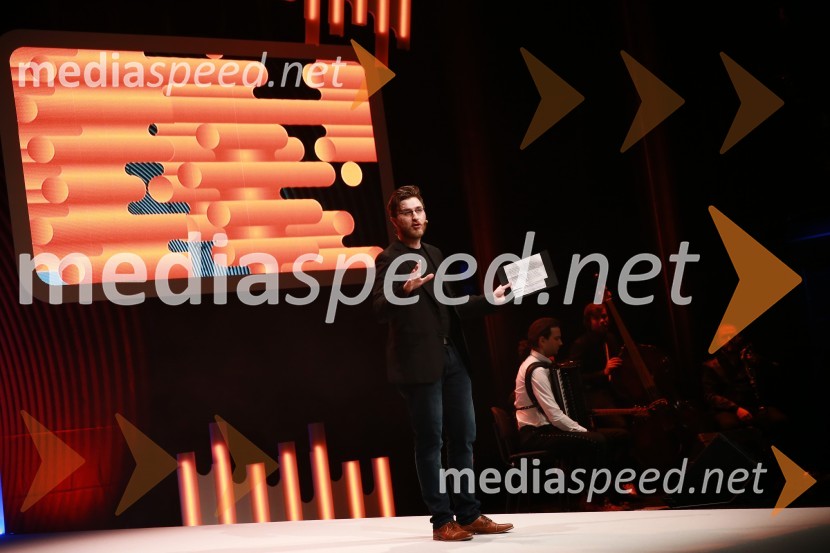  Gašper Bergant, stand up komik48. podelitev nagrad Gospodarske zbornice Slovenije