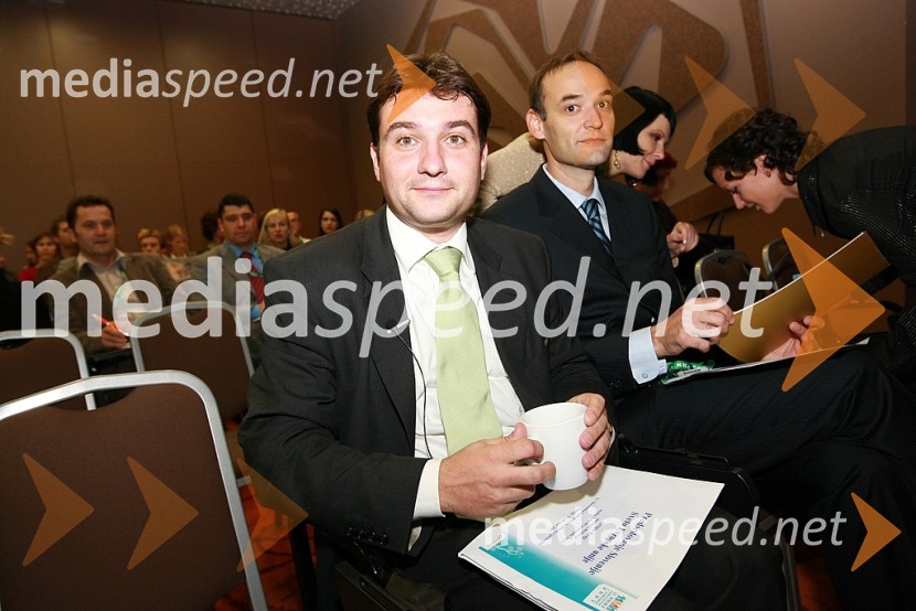 Mag. Gregor Krajc, namestnik direktorja Službe Vlade RS za evropske zadeve in Sandi Salkič, vodja službe za odnose z javnostmi pri Petrolu in podpredsednik PRSS (Slovensko društvo za odnose z javnostmi)11.SKOJ (Slovenska konferenca o odnosih z javnostmi) 2007, 2.dan