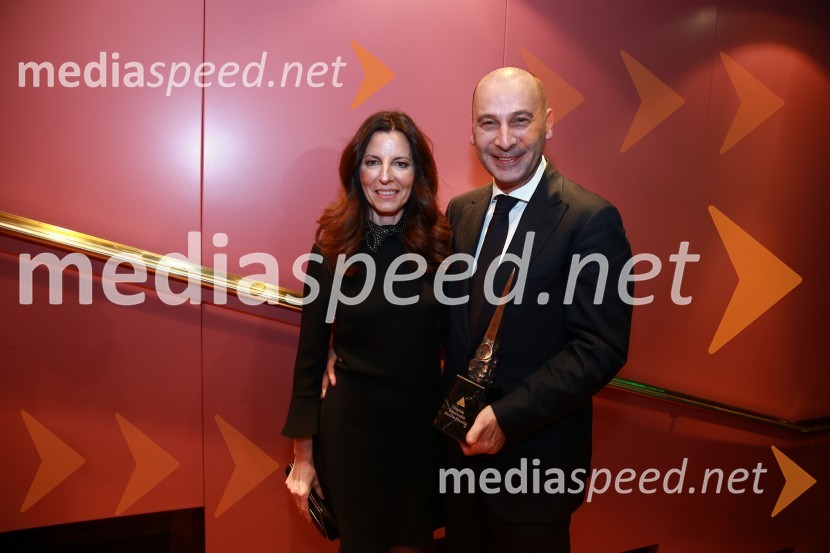  Katja Dolenc Batagelj, izvršna dirketorica trženja, Postojnska jama;  Marjan  Batagelj, predsednik upravnega odbora, Postojnska jama48. podelitev nagrad Gospodarske zbornice Slovenije