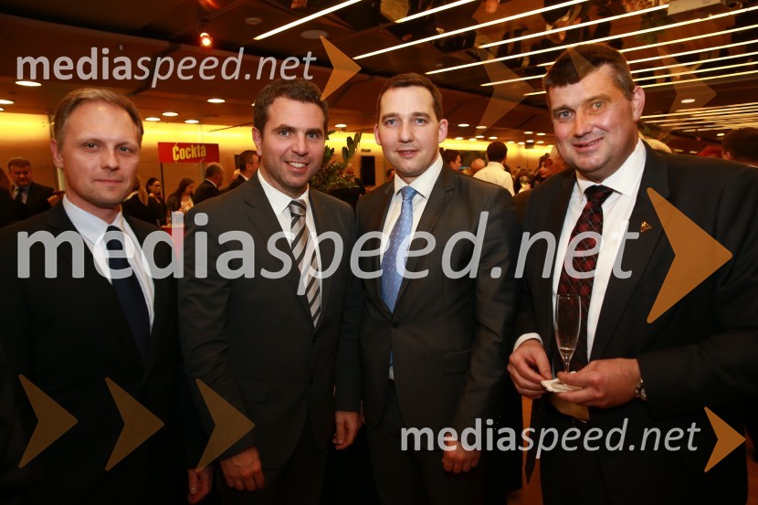  Gregor  Korošec, Zavarovalnica Merkur;  ... ;  Denis  Mancevič, Skupina Sij;  Janez Bijol,  direktor podjetja Bijol d.o.o.48. podelitev nagrad Gospodarske zbornice Slovenije