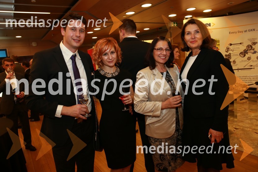  Uroš  Šega;  Maja  Krušič Šega, vodja podjetnosti na Ministrstvu za izobraževanje, znanost in šport;  Mateja  Peric; mag. Breda Pečovnik, direktorica kongresno komercialne dejavnosti Cankarjev dom48. podelitev nagrad Gospodarske zbornice Slovenije