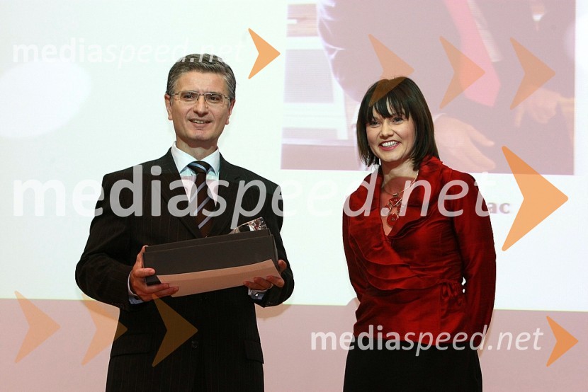 Podelitev nagrade Primus: Franjo Bobinac, predsednik uprave Gorenje d.d. in mag. Andreja Jernejčič, članica uprave za strateško komuniciranje pri Infonet media11.SKOJ (Slovenska konferenca o odnosih z javnostmi) 2007, 2.dan