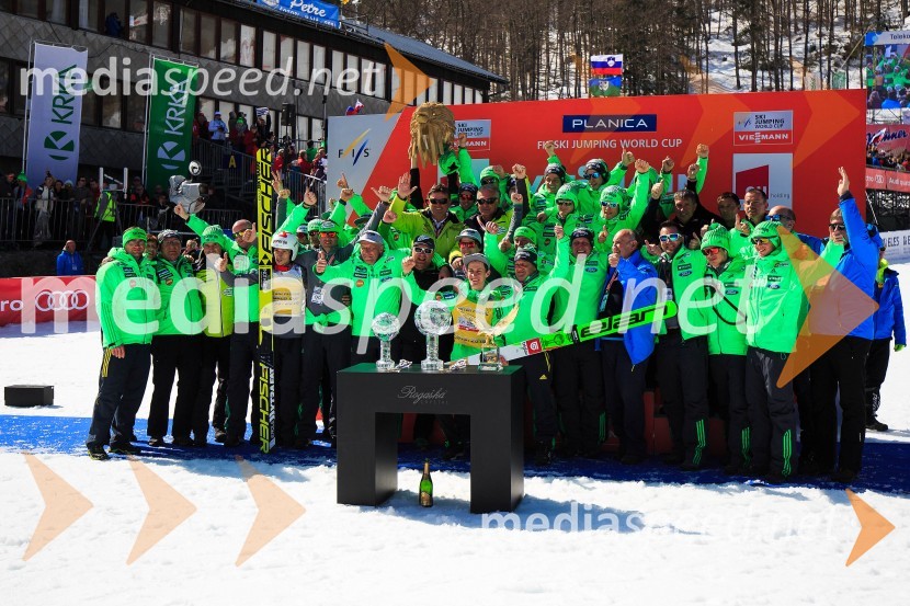 Planica 2016 - podelitev priznanj najboljšim skakalcem sezone 2015/16Planica 2016, nedelja, posamična tekma