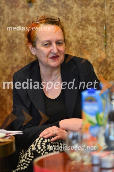  Marinka Poštrak,  umetniška vodja Prešernovega gledališča KranjButnskala, novinarska konferenca pred premiero predstave