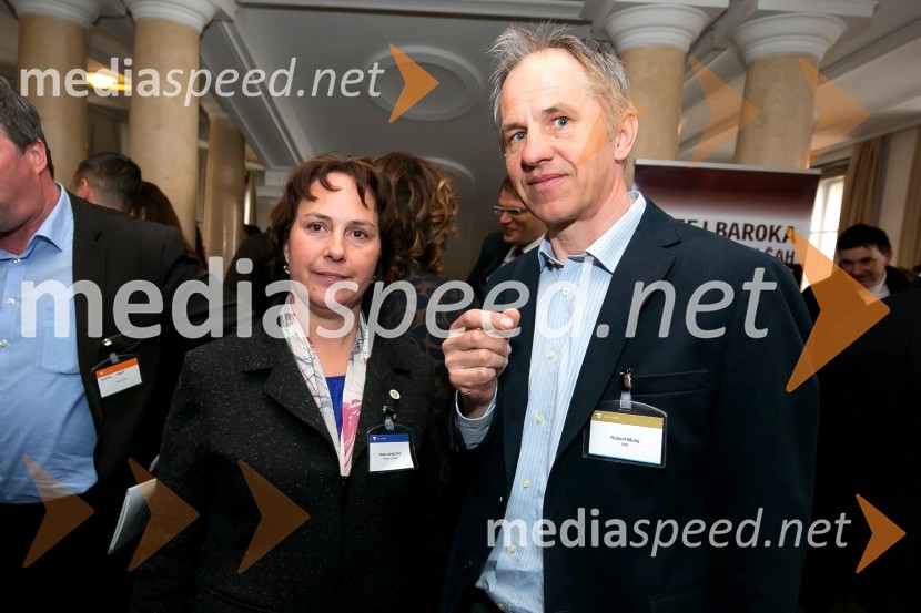 mag. Vesna Jerala Zver, županja, Občina Turnišče; mag.  Robert  Mulej, glavni urednik projekta Zlati kamen, SBR d.o.o.Zlati kamen 2016, podelitev priznanj