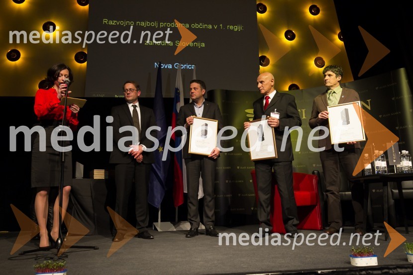  Saša Mrak, Planet GV, vodja programskega odbora Zlati kamen; mag. Klemen Potisek, državni sekretar, Ministrstvo za infrastrukturo ;  Matej Arčon, župan, Občina Nova Gorica;  Franc Mužič, župan, Občina Brda; mag. Borut Sajovic, župan občine TržičZlati kamen 2016, podelitev priznanj