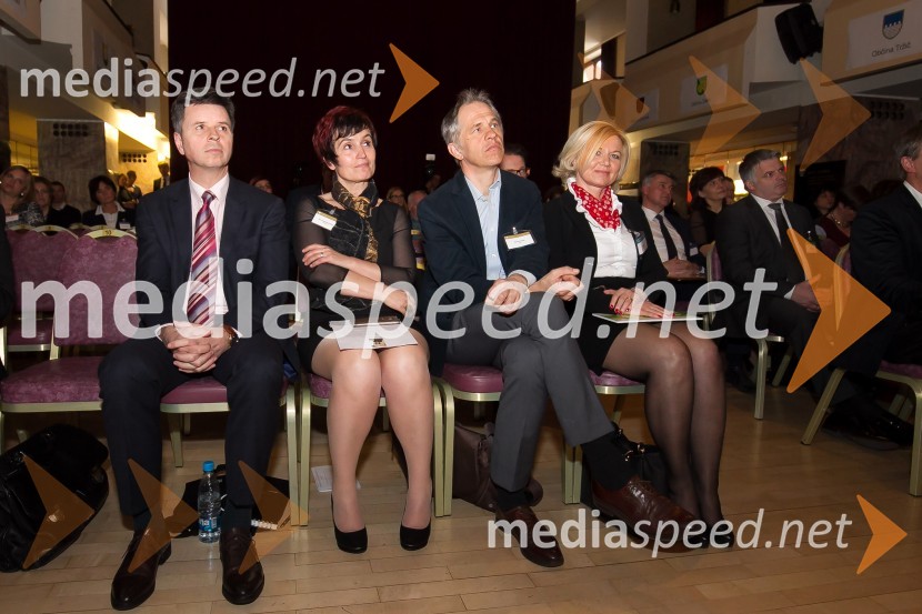  Dejan Crnek, podžupan, Mestna občina Ljubljana, Lista Zorana Jankovića, predsednik športnega društva Narodni dom; dr. Danijela  Brečko, Planet GV, prokuristka; mag.  Robert  Mulej, glavni urednik projekta Zlati kamen, SBR d.o.o.Zlati kamen 2016, podelitev priznanj