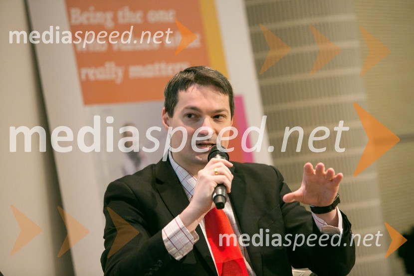  Bojan Ivanc, CFA, CAIA, vodja analitske skupine SKEP GZSAmCham Poslovni zajtrk in AmCham Fokus: korporativno upravljanje državnih in zasebnih družb