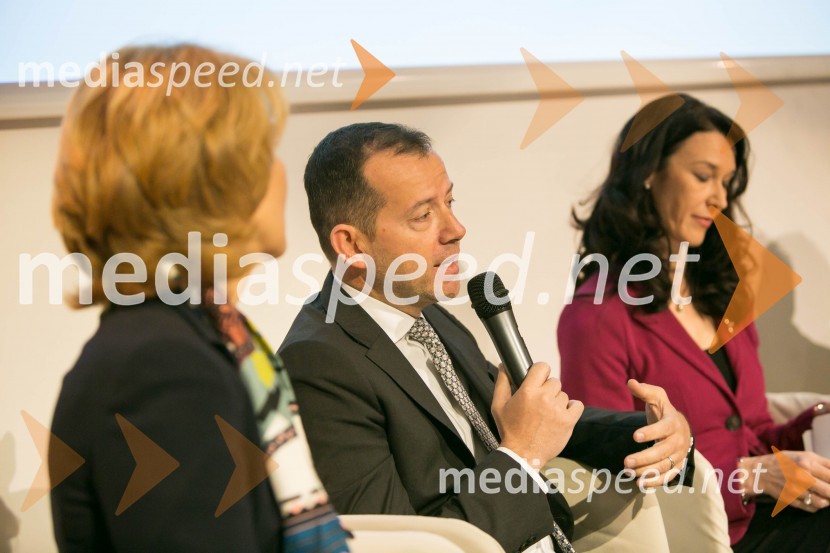  Enzo Smrekar, višji izvršni direktor in član uprave Droga Kolinska d.d., predsednik Smučarske zveze SlovenijeAmCham Poslovni zajtrk in AmCham Fokus: korporativno upravljanje državnih in zasebnih družb