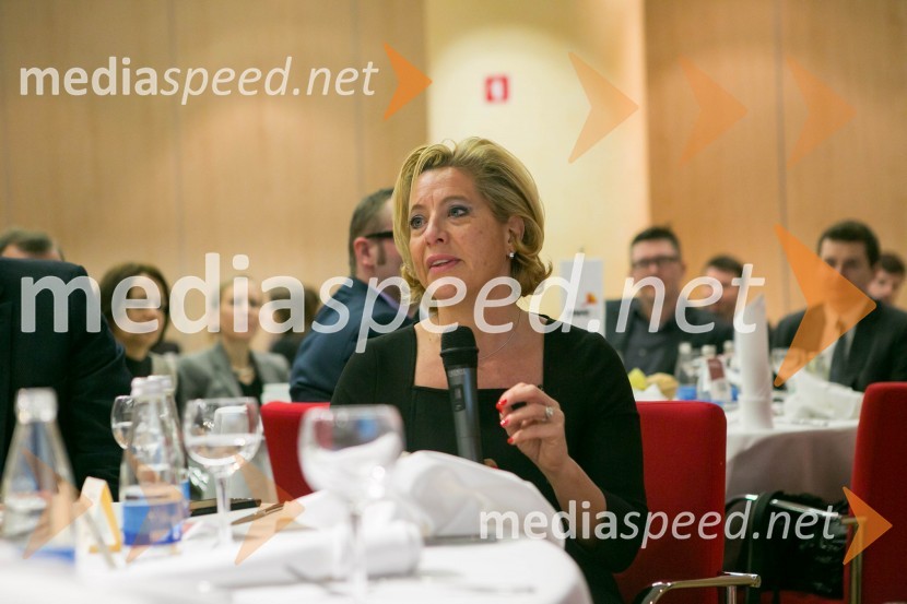  Maria Anselmi, direktorica BisnodeAmCham Poslovni zajtrk in AmCham Fokus: korporativno upravljanje državnih in zasebnih družb