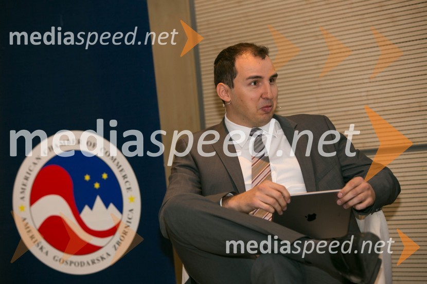  Peter Merc, Lemur Legal in član AmCham Young Leaders ClubAmCham Poslovni zajtrk in AmCham Fokus: korporativno upravljanje državnih in zasebnih družb