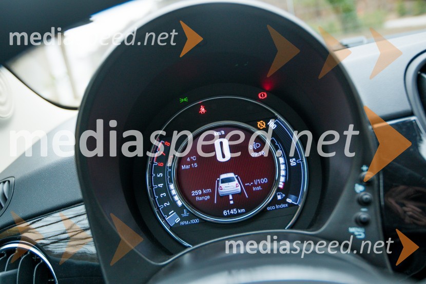 &nbsp;Fiat 500 1.2 8V Lunge, mešanica retro z digitalizacijoFiat 500 1.2 8V Lunge, mediaspeed test