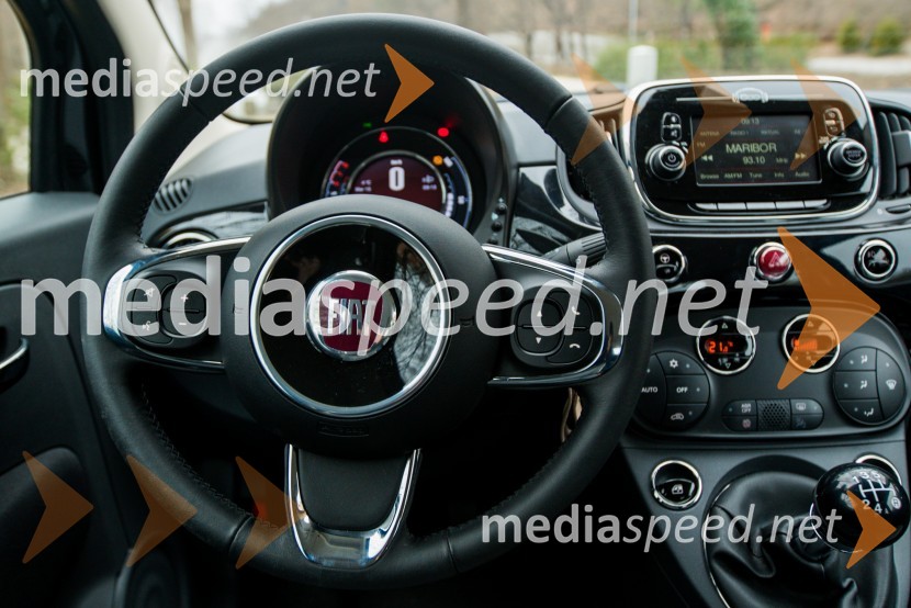&nbsp;Fiat 500 1.2 8V Lunge, mladostna notranjostFiat 500 1.2 8V Lunge, mediaspeed test