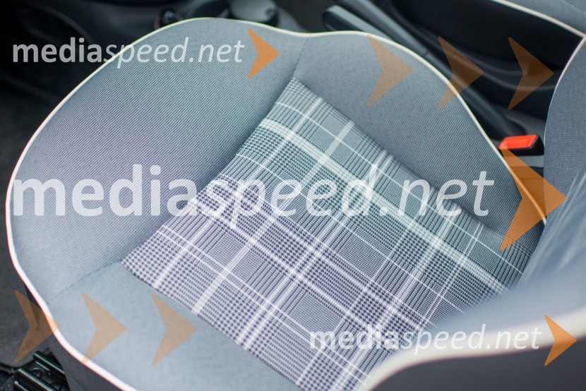 &nbsp;Fiat 500 1.2 8V Lunge, nostalgija v detajlihFiat 500 1.2 8V Lunge, mediaspeed test