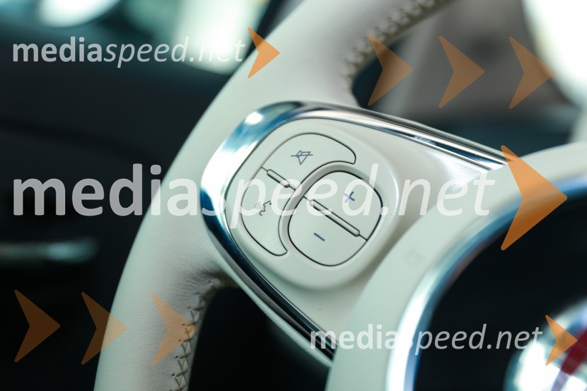 &nbsp;Fiat 500 1.2 8V Lunge, multimedijski volanFiat 500 1.2 8V Lunge, mediaspeed test