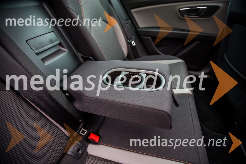 Seat Leon X-Perience 1.6 TDI CR 4Drive Start/Stop, odprtina na zadnji klopi z naslonomSeat Leon X-Perience 1.6 TDI CR 4Drive Start/Stop, mediaspeed test