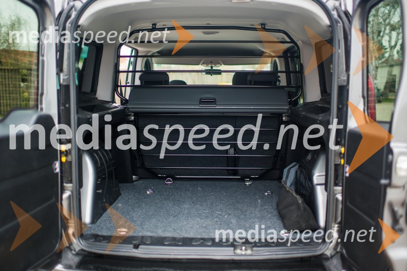 Fiat Doblo Cargo 2.0 Multijet 16v Combi Maxi SX, prtljažnik meri 1,05 dm³Fiat Doblo Cargo 2.0 Multijet 16v Combi Maxi SX, mediaspeed test