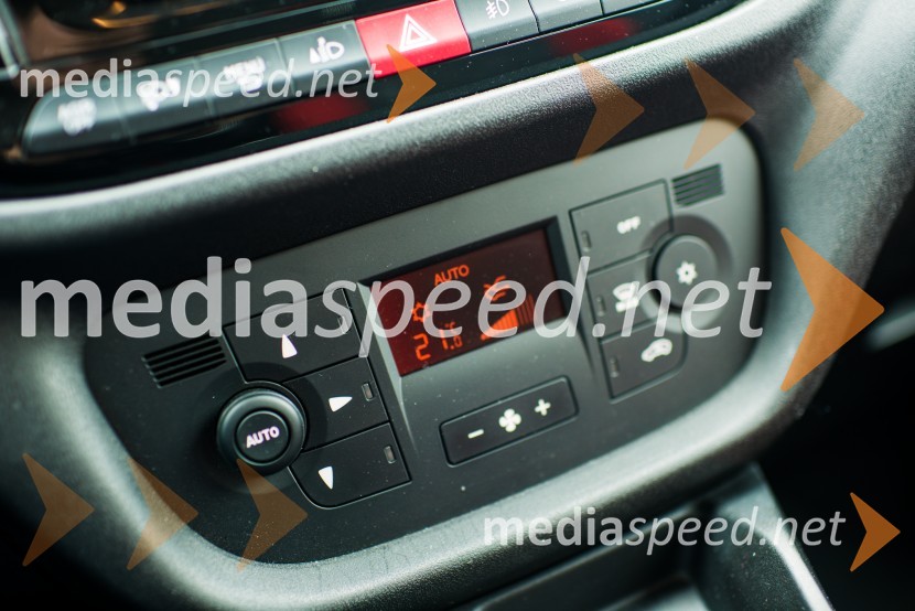 Fiat Doblo Cargo 2.0 Multijet 16v Combi Maxi SX, samodejna klimatska naprava proti doplačiluFiat Doblo Cargo 2.0 Multijet 16v Combi Maxi SX, mediaspeed test