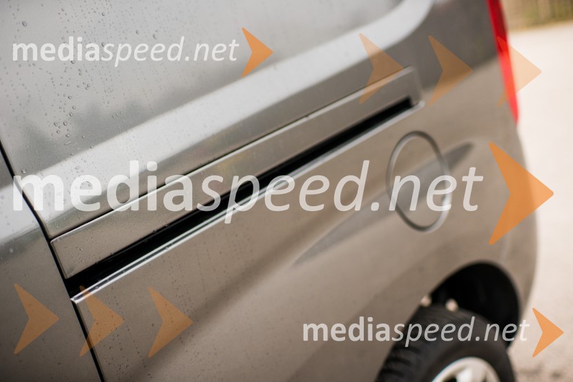 Fiat Doblo Cargo 2.0 Multijet 16v Combi Maxi SX, zadnja vrata so drsnaFiat Doblo Cargo 2.0 Multijet 16v Combi Maxi SX, mediaspeed test