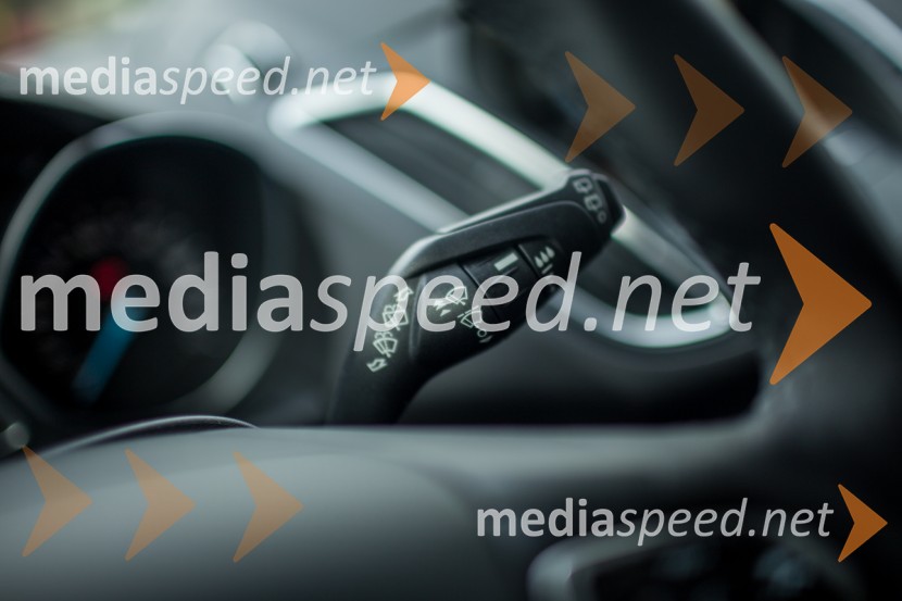 Ford Grand C-Max Titanium 1.5 EcoBoost, obvolanska ročica v slogu oblikovanjaFord Grand C-Max 1.5 EcoBoost Titanium , mediaspeed test