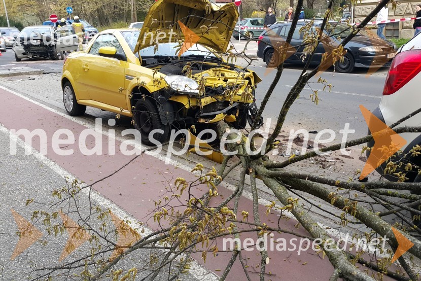 Prometna nesreča, križišče Maistrove ulice ter Ulice heroja StanetaPrometna nesreča v Mariboru