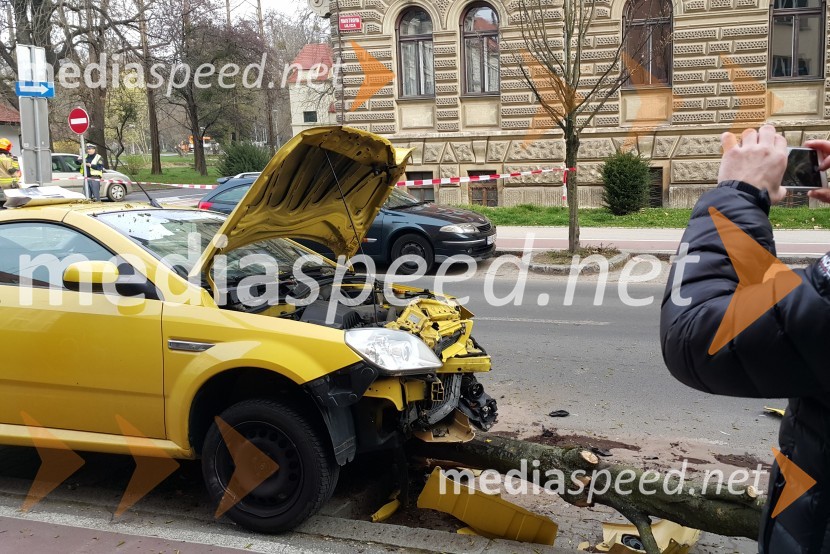 Prometna nesreča, križišče Maistrove ulice ter Ulice heroja StanetaPrometna nesreča v Mariboru