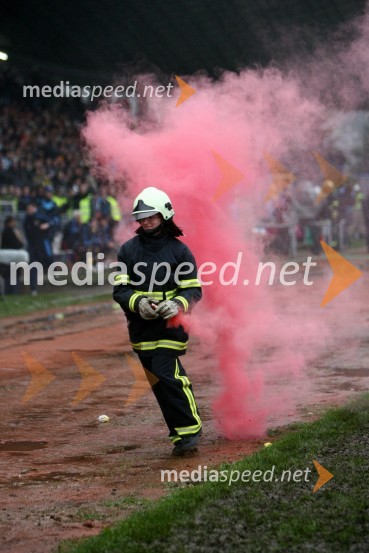 GasilkaNogometna tekma, Slovenski pokal, NK Maribor proti NK Olimpija