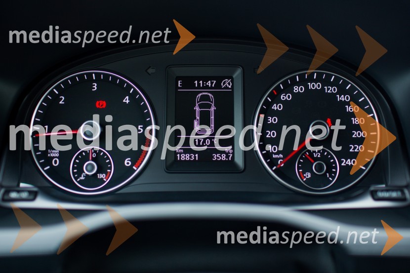 Volkswagen Caddy 2.0 TDI Trendline, merilniki z manjšim zaslonom v srediniVolkswagen Caddy 2.0 TDI Trendline, mediaspeed test