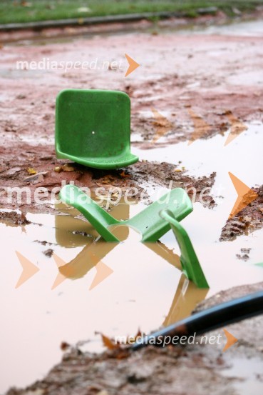 Polomljeni stoliNogometna tekma, Slovenski pokal, NK Maribor proti NK Olimpija