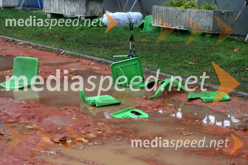 Polomljeni stoliNogometna tekma, Slovenski pokal, NK Maribor proti NK Olimpija