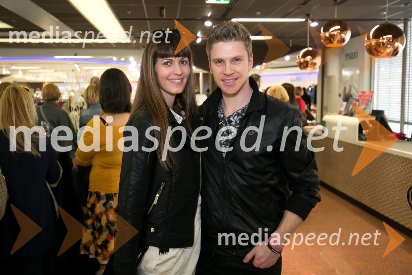  Ilona Lušičič, novinarka fashion.si;  Erik Ferfolja, maneken, lastnik agencije Mister Model Management, lastnik licence Mister SlovenijePredstavitev ponudbe moških oblačil sezone pomlad-poletje v blagovnici Maxi