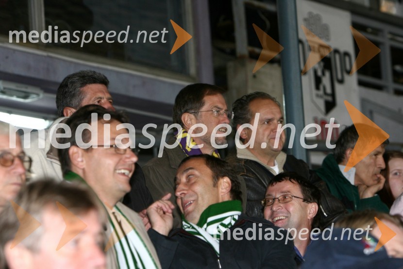 Lojze Peterle, evroposlanec in kandidat za predsednika RS ( v sredini)Nogometna tekma, Slovenski pokal, NK Maribor proti NK Olimpija