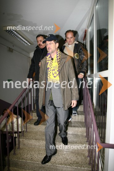 Lojze Peterle, evroposlanec in kandidat za predsednika RSNogometna tekma, Slovenski pokal, NK Maribor proti NK Olimpija