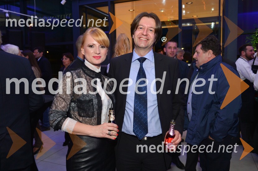  Metka  Kejžar, vodja marketinga in odnosov z javnostmi, Autocommerce d.o.o.;  Damijan  Gregorc, odvetnikMercedes-Benz razred E, VIP predstavitev
