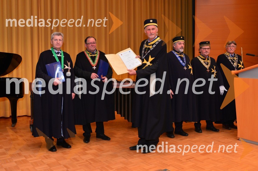  Andrej Šajnovič, Drugi legat, Legatura za Pomurje, Evropski red vitezov vina, Konzulat za Sloveniijo;  Ignac Naci Rajh, Gostilna Rajh, Bakovci; Prvi legat Legature za Pomurje, Evropski red vitezov vina, Konzulat za Slovenijo ;  Tomislav Kovačič, prvi prokonzul, Evropski red vitezov vina, Konzulat za Slovenijo Viteška svečanost ob ustanovitvi Legature za Pomurje