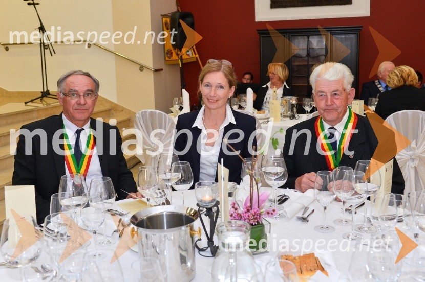  Janez Erjavec, direktor podjetja Pomurski sejem;  Helene Erjavec;  ... Viteška svečanost ob ustanovitvi Legature za Pomurje