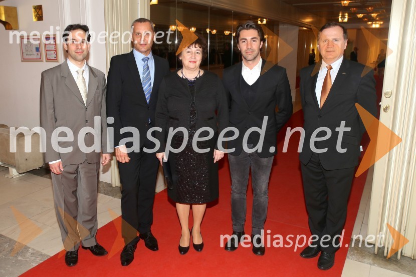  Simon Krečič, umetniški in glasbeni direktor Opere SNG Maribor;  Danilo Rošker, direktor SNG Maribor; mag. Julijana Bizjak Mlakar, ministrica za kulturo;  Edward Clug, umetniški direktor, Balet SNG Maribor;  ... Gusar, premiera baleta SNG Maribor