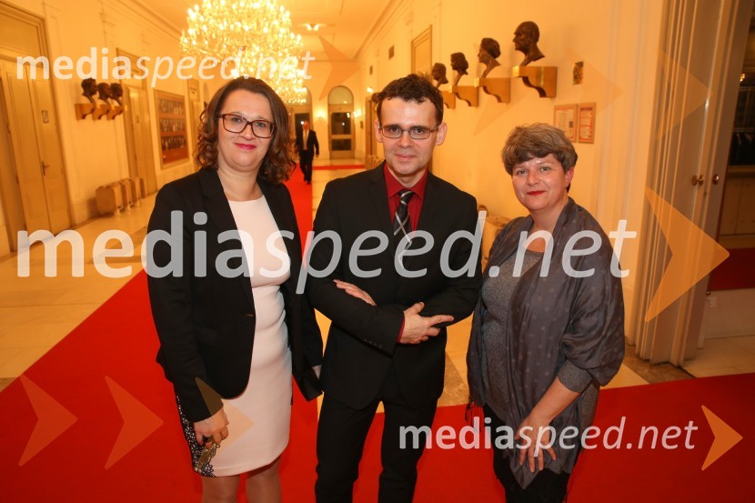  Lidija Divjak Mirnik, direktorica Študentskih domov UM, mestna svetnica MOM (LPR);  Alan Kavčič, predstavnik za odnose z javnostmi SNG Maribor;  Mojca Redjko, direktorica in umetniška vodja, Lutkovno gledališče MariborGusar, premiera baleta SNG Maribor