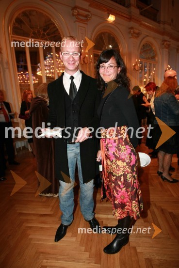 Uroš Smolej, igralec in dobitnik nagrade za igro in Simona Belle, odnosi z javnostmi MGL42. Borštnikovo srečanje 2007, podelitev Borštnikovovega prstana