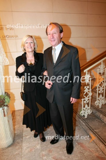 Romana Pajenk, predsednica uprave Probanke s soprogom Božidarjem Pajenkom, odvetnikom  	42. Borštnikovo srečanje 2007, podelitev Borštnikovovega prstana