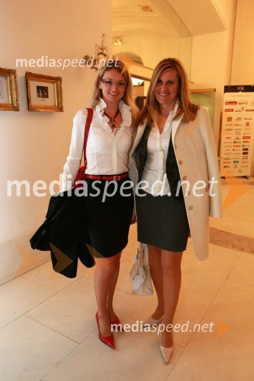 Claudia Šlauer, samostojna skrbnica komitentov pri NKBM
 in Zdenka Ploj, direktorica Grand hotel Donat Rogaška Slatina42. Borštnikovo srečanje 2007, podelitev Borštnikovovega prstana