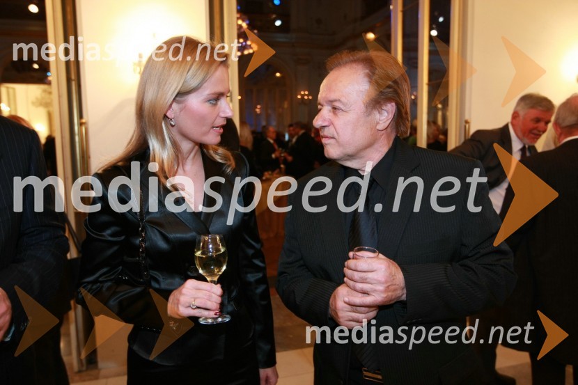 Katarina Kresal, predsednica LDS in Alfi Nipič, pevec42. Borštnikovo srečanje 2007, podelitev Borštnikovovega prstana