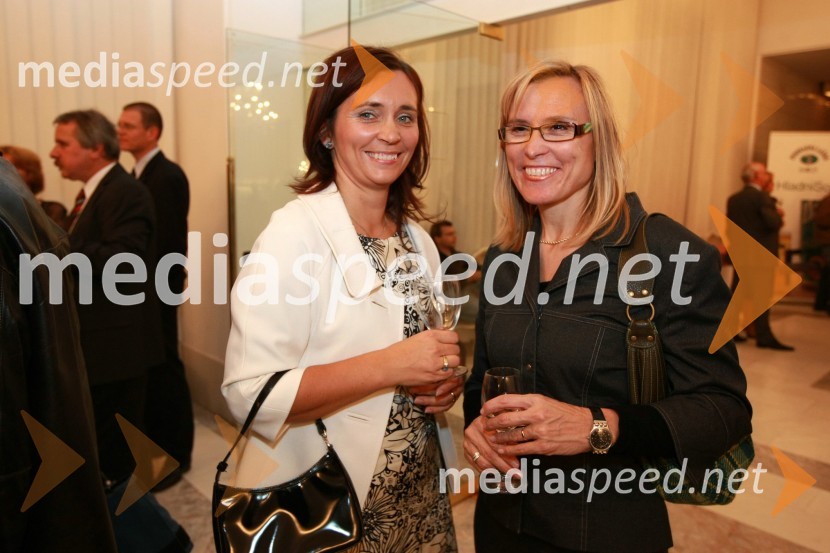 Dr. Suzana Žilič Fišer, predavateljica na študijski smeri Medijske komunikacije na Fakulteti za elektrotehniko, računalništvo, informatiko Univerze v Mariboru in Cvetka Žirovnik, pomočnica generalnega direktorja RTV Slovenija za organizacijo, kadre in izobraževanje42. Borštnikovo srečanje 2007, podelitev Borštnikovovega prstana