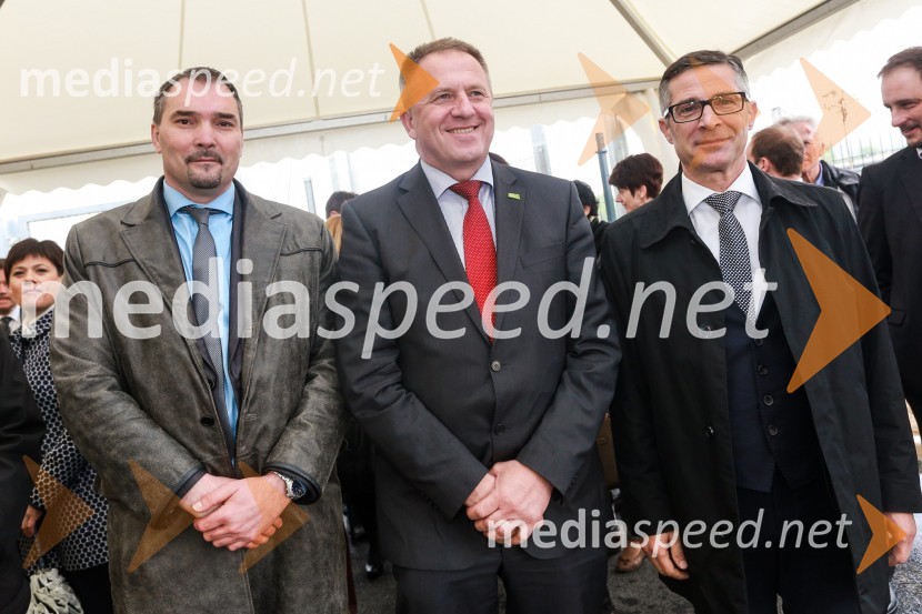 mag. Andrej Rihter, namestnik generalnega direktorja, Pošta Slovenije;  Zdravko Počivalšek, minister za gospodarski razvoj in tehnologijo; mag. Boris Novak, generalni direktor, Pošta SlovenijePošta Slovenije odprla nov regijski center v Celju