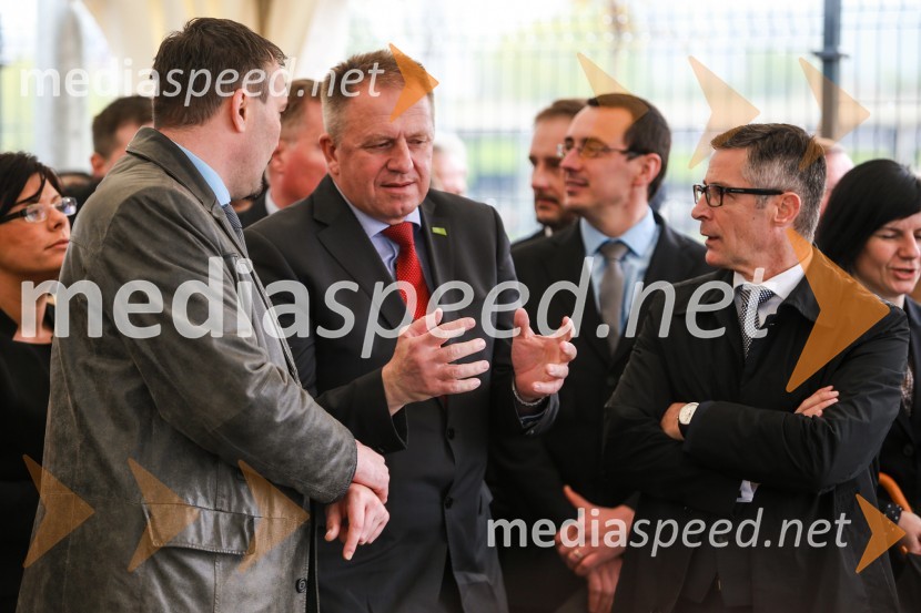  ... ;  Zdravko Počivalšek, minister za gospodarski razvoj in tehnologijo; mag. Boris Novak, generalni direktor, Pošta SlovenijePošta Slovenije odprla nov regijski center v Celju